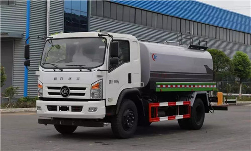 程力智造的程力威牌底盤及整車，其中的一體化抑塵車和園林綠化噴灑高壓消防多功能水車特別受到市場(chǎng)青睞。