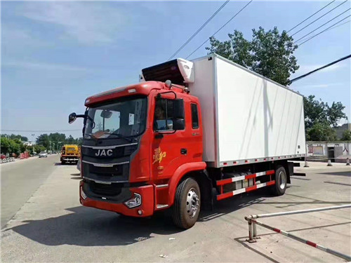 江淮格爾發(fā)廂長(zhǎng)6.8米冷藏車(chē)可以辦營(yíng)運(yùn)證了