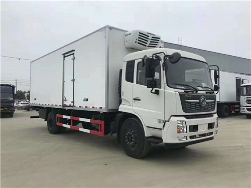 加裝通風(fēng)槽東風(fēng)天錦廂長(zhǎng)7.8米冷藏車(chē)不超重，可以辦營(yíng)運(yùn)證了