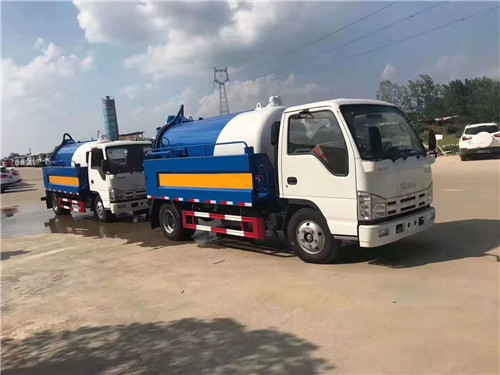 慶鈴五十鈴清洗吸污車出口到菲律賓，污水箱4.2方，水箱2方