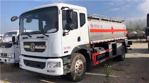 老國標剩下兩臺東風多利卡D9加油車危險品底盤，安全達標已下發(fā)，買到就是賺到，歡迎搶購