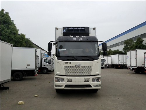 解放J6L廂長(zhǎng)7.5米/9.6米國(guó)六冷藏車(chē)營(yíng)運(yùn)達(dá)標(biāo)已公示，上牌辦營(yíng)運(yùn)證無(wú)憂
