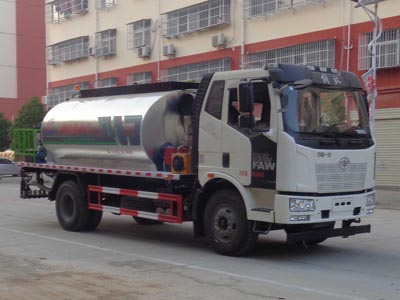 國六解放J6L瀝青灑布車推薦，可以上北京市牌照