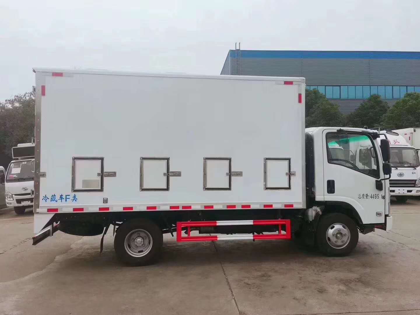 慶鈴五十鈴國六KV100雞苗運輸車，三人座寬體駕駛室