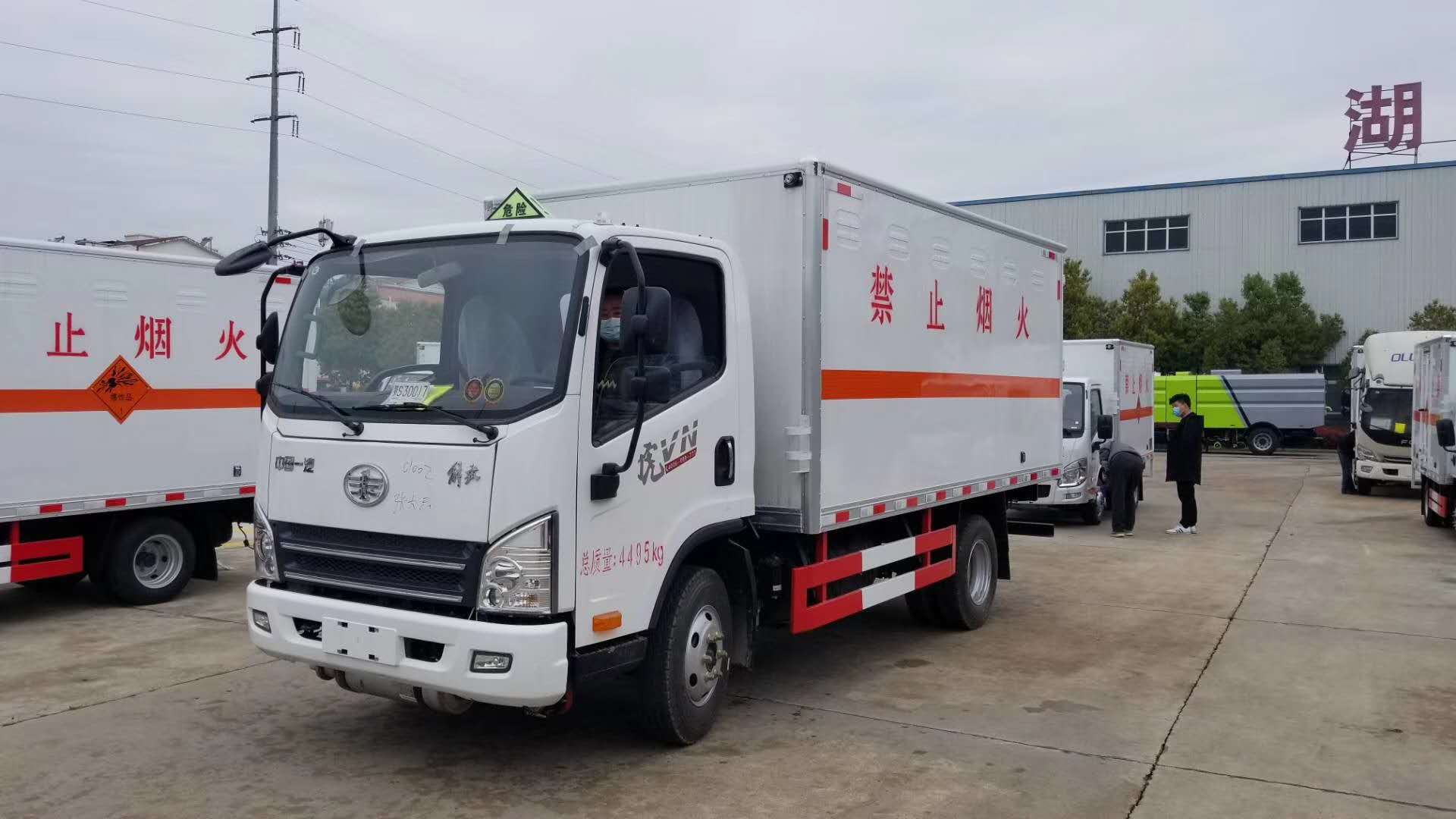 解放虎VN藍牌危險品廂式運輸車，解放卡車，掙錢機器