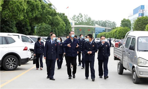 頭條：隨州市稅務(wù)局第一稽查局干部職工與程力汽車汽車集團(tuán)共同舉辦“減稅費(fèi)優(yōu)服務(wù)，助復(fù)產(chǎn)促發(fā)展 ”黨建下基層活動(dòng)