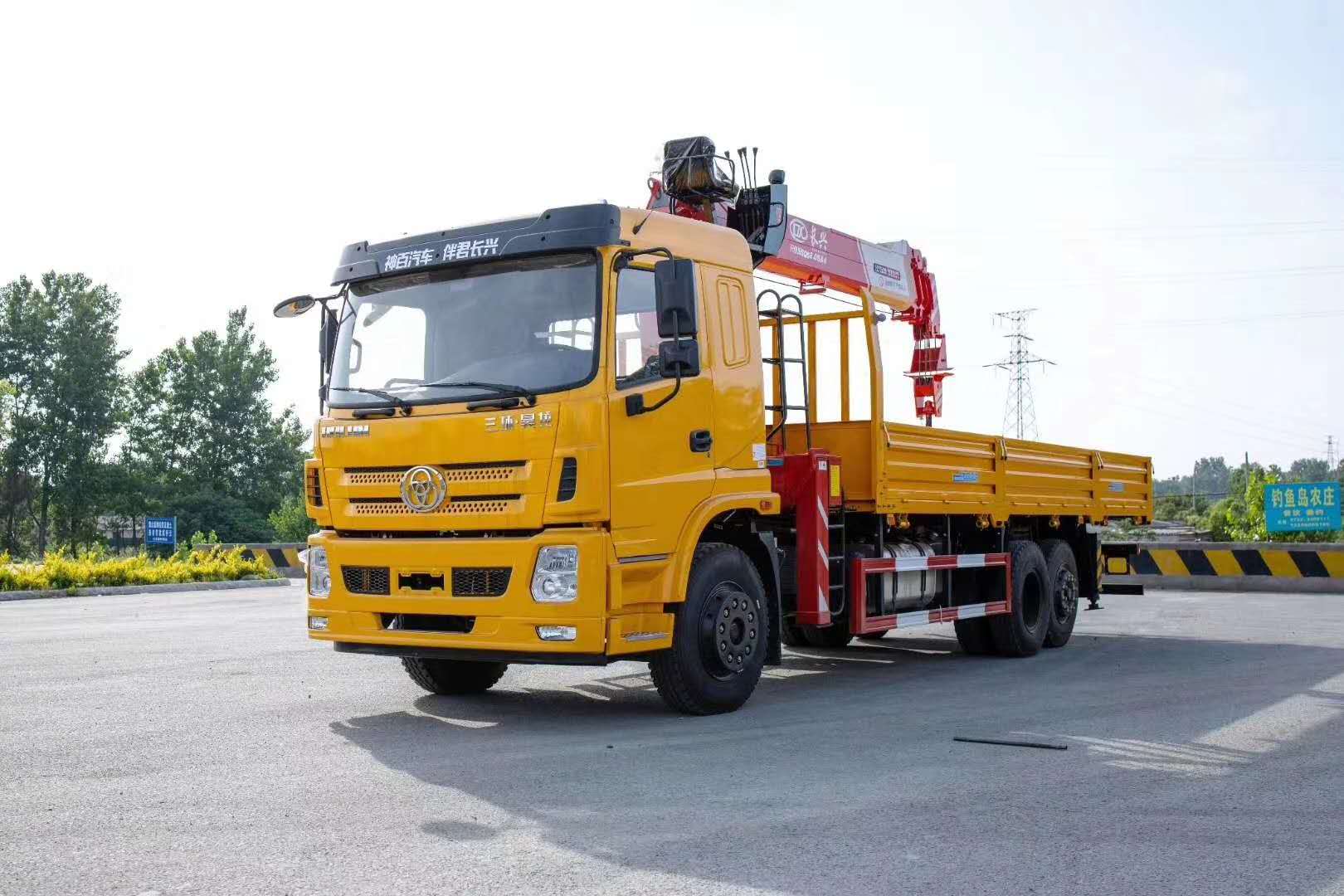 三環(huán)昊龍前二后六長興8噸4節(jié)升級版吊機,廂長7.1米，匹配玉柴180馬力發(fā)動機參數(shù)圖片展示