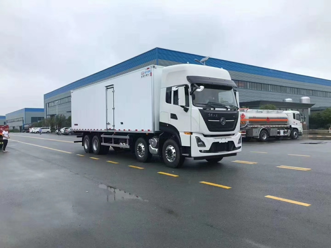 國(guó)六東風(fēng)天龍KL前四后八冷藏車(chē)新品上市。