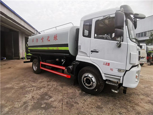 全新東風(fēng)福瑞卡F9云內(nèi)國(guó)六12噸灑水車黃金組合，燃清上市