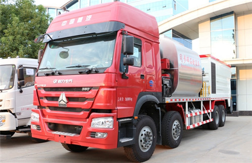 重汽前四后八智能型瀝青碎石同步封層車(chē)