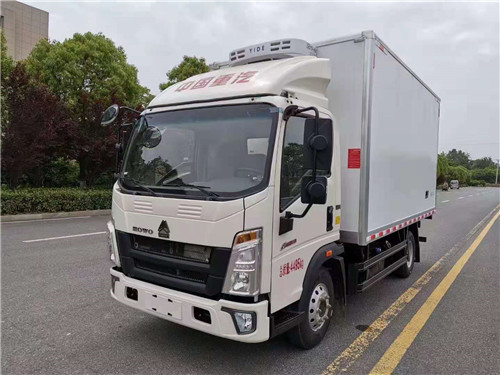 豪沃藍(lán)牌國六濰柴冷藏車專用底盤不超重，有現(xiàn)車，隨提隨走！