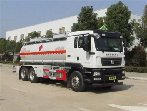 國(guó)六重汽汕德卡后雙橋易燃液體罐式運(yùn)輸車(chē):容積16立方，安全達(dá)標(biāo)也下