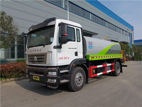 國(guó)六重汽汕德卡13.6噸灑水車現(xiàn)車，公告免征環(huán)保已公示