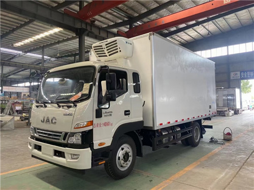 國六江淮中卡德沃斯5.5米冷藏車，10噸國六冷藏車