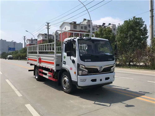國六東風(fēng)福瑞卡黃牌氣瓶運(yùn)輸車，5.2米國六氣瓶運(yùn)輸車