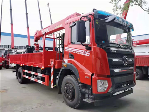 國六東風(fēng)華神DV5隨車吊匹配威龍8噸4節(jié)臂吊機(jī)，6.1米貨廂