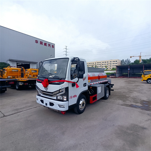 東風多利卡D5汽柴油加油車，最小的加油車，全國包上牌