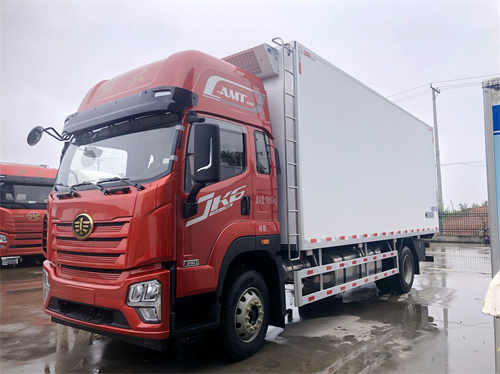 解放J6K 6.8米冷藏車，解放品質(zhì)，引領(lǐng)全球！