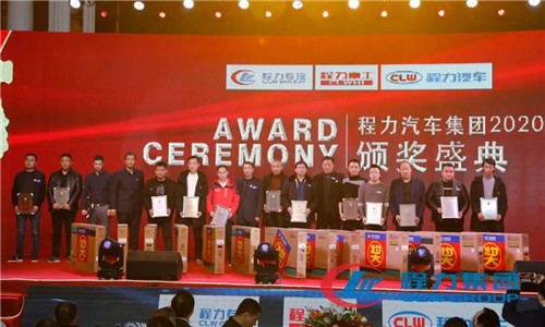 新的一年里，程力主要建設(shè)內(nèi)容和規(guī)模為：程力專汽，進一步壯大和美化，更高質(zhì)量發(fā)展；程力汽車，將完成四期應(yīng)急產(chǎn)業(yè)基地項目建設(shè)，并實現(xiàn)全面投產(chǎn)；程力重工，建成600畝工業(yè)園（也就是在現(xiàn)有地后面所有地），全面投產(chǎn)。產(chǎn)品及產(chǎn)量：在“四五”規(guī)劃末，每個子公司對標(biāo)一個市內(nèi)企業(yè)要超過對標(biāo)企業(yè)的產(chǎn)量和質(zhì)量，所有子公司均要達(dá)到國內(nèi)綜合產(chǎn)量最高的目標(biāo)。